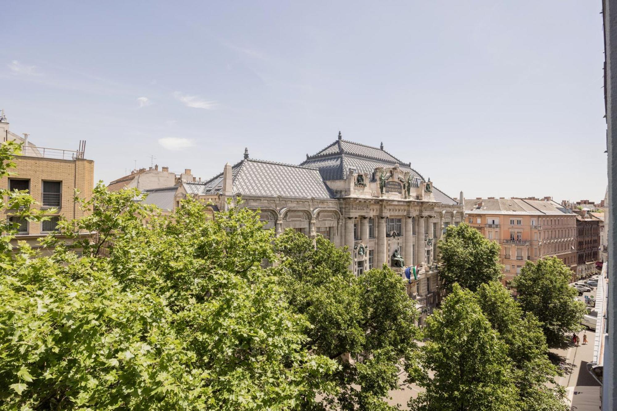 Elegant Home Overlooking The Music Academy Boedapest Buitenkant foto